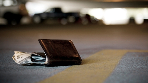 lost wallet on ground